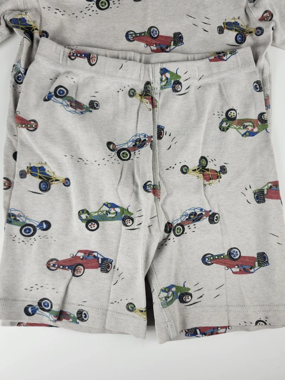 Hanna Andersson Cream Race Car Print Pajama Set with Red Green Blue Cars